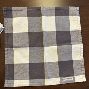 NWT Cottage farmhouse traditional Gray And White Gingham checkered Napkins 4 pk